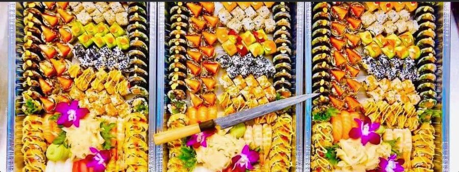 Tre store sushifat med maki og nigiri, catering på Nesodden